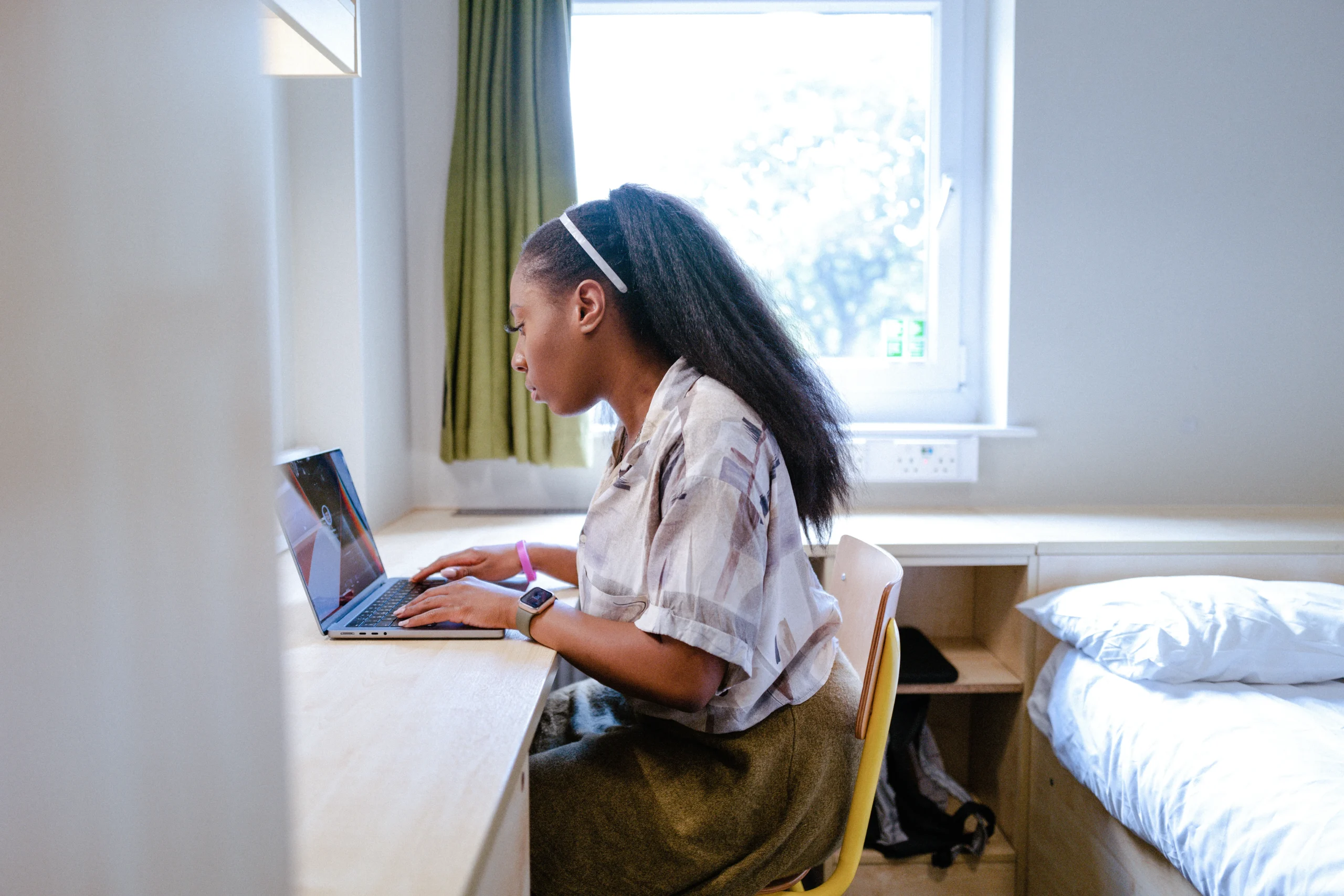 Upfront payment - woman sitting at desk working on laptop