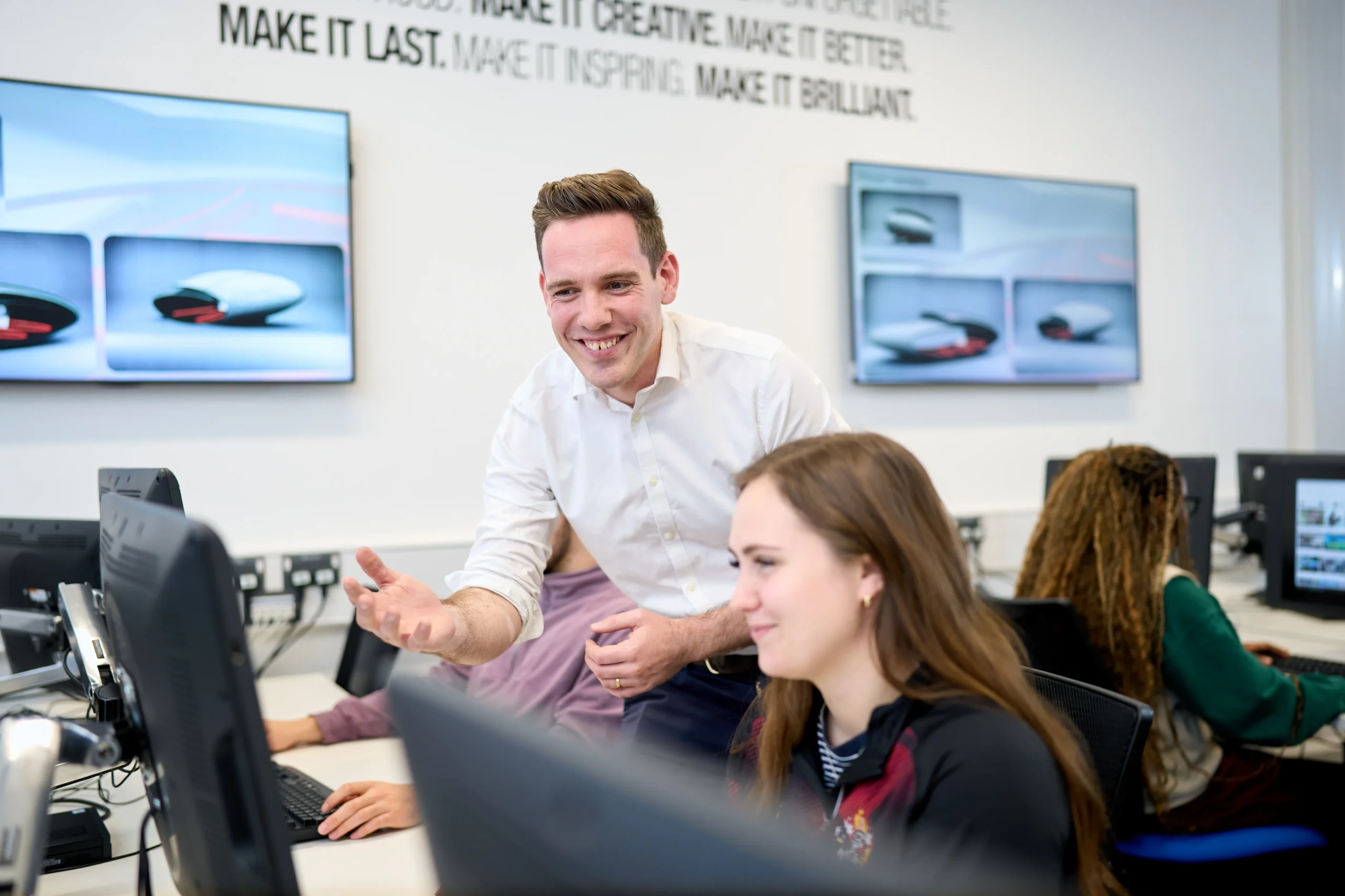 Computer Science MSc Ready to build a future in computer science - colleagues working together